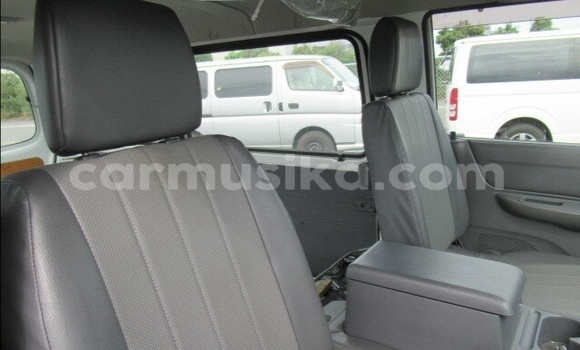 Acheter Occasion Voiture Mazda Bongo Blanc à Beitbridge, Matabeleland South Acheter Occasion Voiture Mazda Bongo Blanc à Beitbridge, Matabeleland South