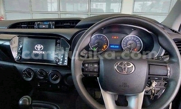 Buy Used Toyota Hilux Silver Car in Beitbridge in Matabeleland South Buy Used Toyota Hilux Silver Car in Beitbridge in Matabeleland South