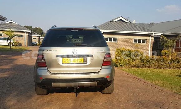 Acheter Occasion Voiture Mercedes‒Benz ML–Class Gris à Alexandra Park, Harare Acheter Occasion Voiture Mercedes‒Benz ML–Class Gris à Alexandra Park, Harare
