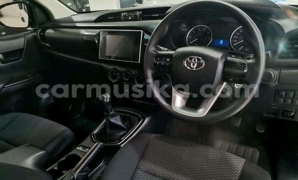 Buy Used Toyota Hilux White Car in Harare in Harare Buy Used Toyota Hilux White Car in Harare in Harare