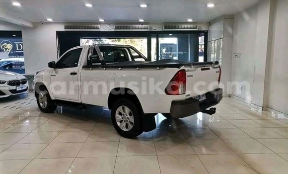 Buy Used Toyota Hilux White Car in Harare in Harare Buy Used Toyota Hilux White Car in Harare in Harare