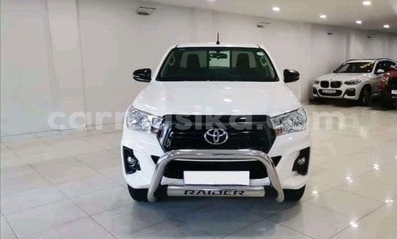Buy Used Toyota Hilux White Car in Harare in Harare Buy Used Toyota Hilux White Car in Harare in Harare
