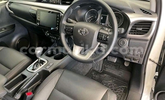 Buy Used Toyota Hilux White Car in Bulawayo in Bulawayo Buy Used Toyota Hilux White Car in Bulawayo in Bulawayo