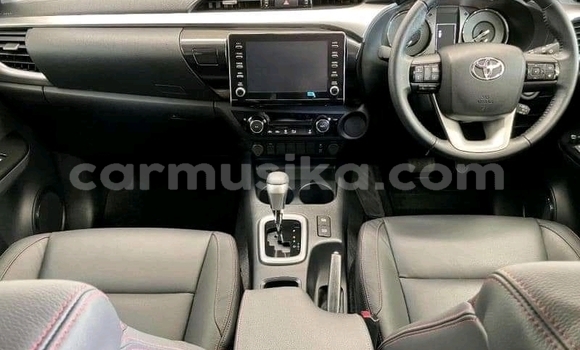 Buy Used Toyota Hilux White Car in Bulawayo in Bulawayo Buy Used Toyota Hilux White Car in Bulawayo in Bulawayo