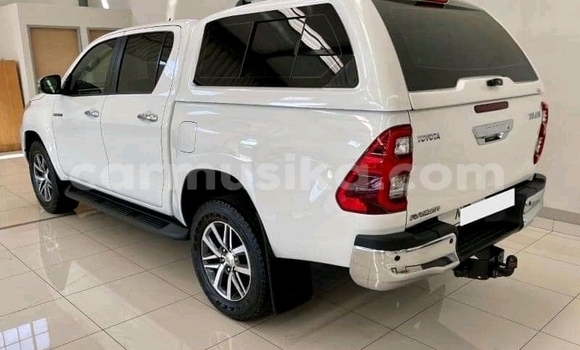 Buy Used Toyota Hilux White Car in Bulawayo in Bulawayo Buy Used Toyota Hilux White Car in Bulawayo in Bulawayo