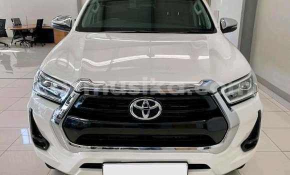 Buy Used Toyota Hilux White Car in Bulawayo in Bulawayo Buy Used Toyota Hilux White Car in Bulawayo in Bulawayo