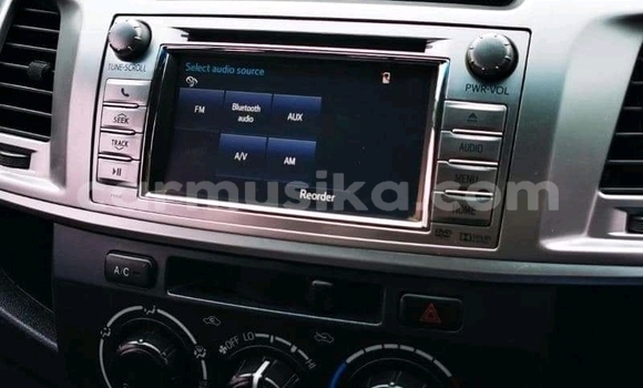 Buy Used Toyota Hilux White Car in Beitbridge in Matabeleland South Buy Used Toyota Hilux White Car in Beitbridge in Matabeleland South