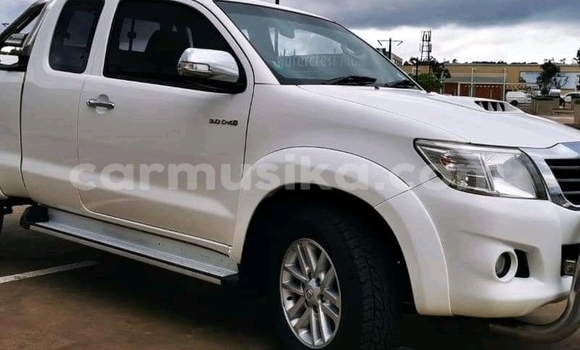 Buy Used Toyota Hilux White Car in Beitbridge in Matabeleland South Buy Used Toyota Hilux White Car in Beitbridge in Matabeleland South