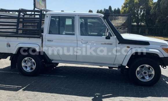 Acheter Occasion Voiture Toyota Land Cruiser Blanc à Beitbridge, Matabeleland South