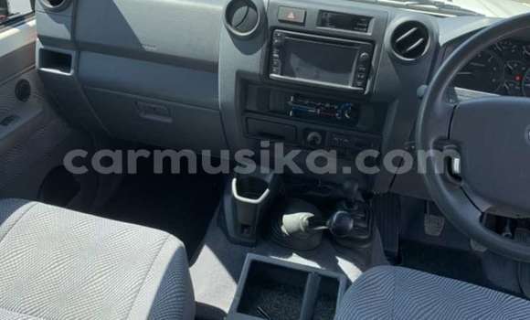 Acheter Occasion Voiture Toyota Land Cruiser Blanc à Beitbridge, Matabeleland South Acheter Occasion Voiture Toyota Land Cruiser Blanc à Beitbridge, Matabeleland South