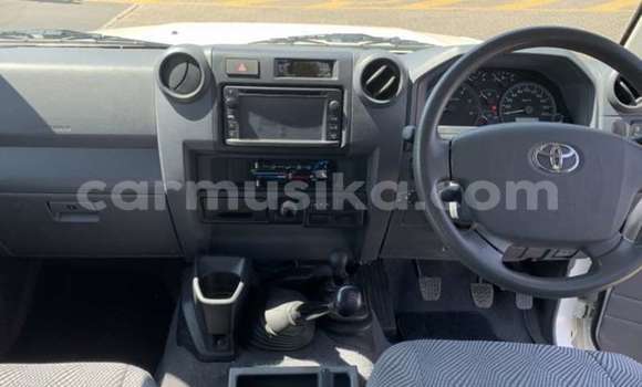 Acheter Occasion Voiture Toyota Land Cruiser Blanc à Beitbridge, Matabeleland South Acheter Occasion Voiture Toyota Land Cruiser Blanc à Beitbridge, Matabeleland South