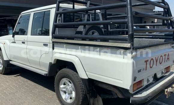 Acheter Occasion Voiture Toyota Land Cruiser Blanc à Beitbridge, Matabeleland South Acheter Occasion Voiture Toyota Land Cruiser Blanc à Beitbridge, Matabeleland South