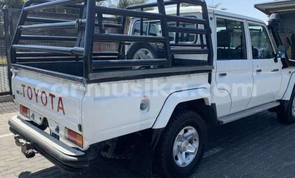 Acheter Occasion Voiture Toyota Land Cruiser Blanc à Beitbridge, Matabeleland South Acheter Occasion Voiture Toyota Land Cruiser Blanc à Beitbridge, Matabeleland South