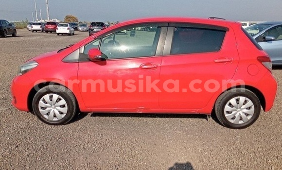 Nunua Ilio tumika Toyota Vitz Nyekundu Gari ndani ya Beitbridge nchini Matabeleland Kusini Nunua Ilio tumika Toyota Vitz Nyekundu Gari ndani ya Beitbridge nchini Matabeleland Kusini
