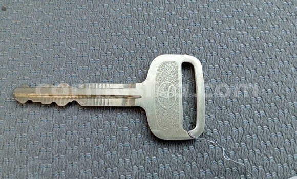 Nunua Ilio tumika Toyota Vitz Nyekundu Gari ndani ya Beitbridge nchini Matabeleland Kusini Nunua Ilio tumika Toyota Vitz Nyekundu Gari ndani ya Beitbridge nchini Matabeleland Kusini