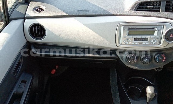 Nunua Ilio tumika Toyota Vitz Nyekundu Gari ndani ya Beitbridge nchini Matabeleland Kusini Nunua Ilio tumika Toyota Vitz Nyekundu Gari ndani ya Beitbridge nchini Matabeleland Kusini