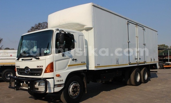 Acheter Occasion Utilitaire Hino 300 Series Blanc à Beitbridge, Matabeleland South Acheter Occasion Utilitaire Hino 300 Series Blanc à Beitbridge, Matabeleland South