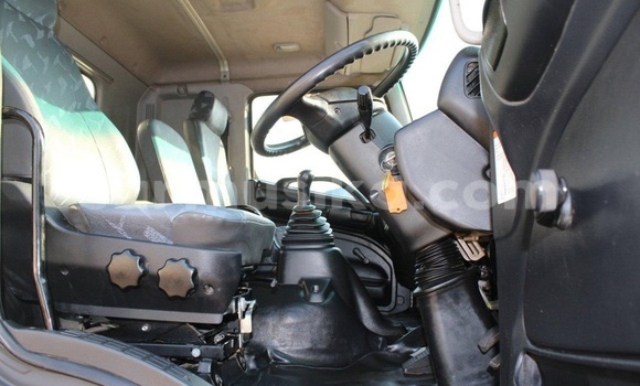 Acheter Occasion Utilitaire Hino 300 Series Blanc à Beitbridge, Matabeleland South Acheter Occasion Utilitaire Hino 300 Series Blanc à Beitbridge, Matabeleland South