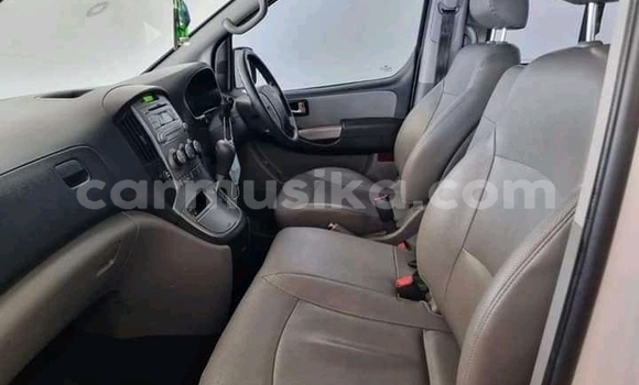 Buy Used Hyundai H1 Silver Car in Beitbridge in Matabeleland South Buy Used Hyundai H1 Silver Car in Beitbridge in Matabeleland South