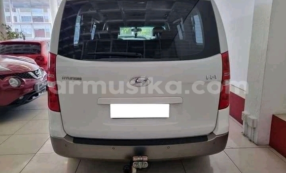 Buy Used Hyundai H1 Silver Car in Beitbridge in Matabeleland South Buy Used Hyundai H1 Silver Car in Beitbridge in Matabeleland South