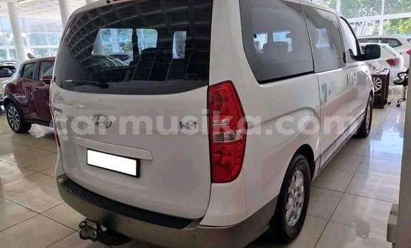 Buy Used Hyundai H1 Silver Car in Beitbridge in Matabeleland South Buy Used Hyundai H1 Silver Car in Beitbridge in Matabeleland South