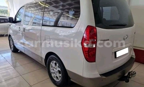 Buy Used Hyundai H1 Silver Car in Beitbridge in Matabeleland South Buy Used Hyundai H1 Silver Car in Beitbridge in Matabeleland South