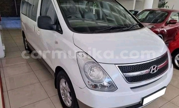 Buy Used Hyundai H1 Silver Car in Beitbridge in Matabeleland South Buy Used Hyundai H1 Silver Car in Beitbridge in Matabeleland South