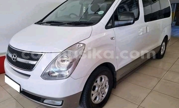 Buy Used Hyundai H1 Silver Car in Beitbridge in Matabeleland South Buy Used Hyundai H1 Silver Car in Beitbridge in Matabeleland South