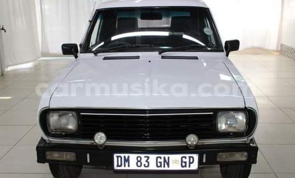 Acheter Occasion Voiture Nissan Skyline Blanc à Beitbridge, Matabeleland South Acheter Occasion Voiture Nissan Skyline Blanc à Beitbridge, Matabeleland South