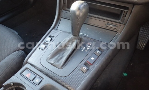 Acheter Occasion Voiture BMW 3–Series Rouge à Beitbridge, Matabeleland South Acheter Occasion Voiture BMW 3–Series Rouge à Beitbridge, Matabeleland South