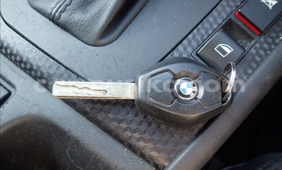 Acheter Occasion Voiture BMW 3–Series Rouge à Beitbridge, Matabeleland South Acheter Occasion Voiture BMW 3–Series Rouge à Beitbridge, Matabeleland South