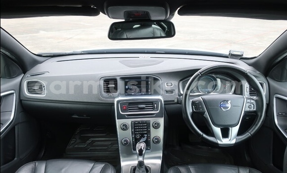 Acheter Occasion Voiture Volvo V60 Blanc à Beitbridge, Matabeleland South Acheter Occasion Voiture Volvo V60 Blanc à Beitbridge, Matabeleland South