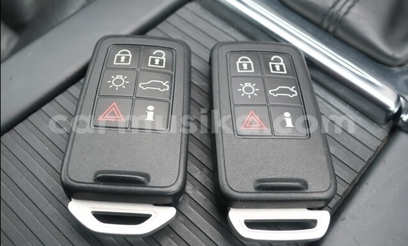 Acheter Occasion Voiture Volvo V60 Blanc à Beitbridge, Matabeleland South Acheter Occasion Voiture Volvo V60 Blanc à Beitbridge, Matabeleland South