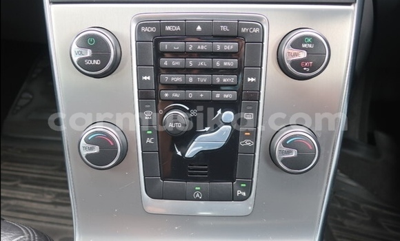 Acheter Occasion Voiture Volvo V60 Blanc à Beitbridge, Matabeleland South Acheter Occasion Voiture Volvo V60 Blanc à Beitbridge, Matabeleland South