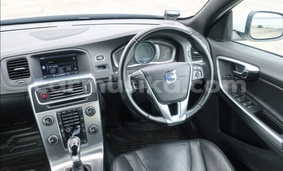 Acheter Occasion Voiture Volvo V60 Blanc à Beitbridge, Matabeleland South Acheter Occasion Voiture Volvo V60 Blanc à Beitbridge, Matabeleland South