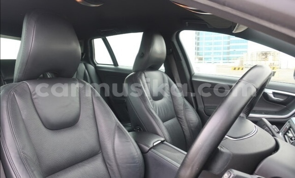 Acheter Occasion Voiture Volvo V60 Blanc à Beitbridge, Matabeleland South Acheter Occasion Voiture Volvo V60 Blanc à Beitbridge, Matabeleland South