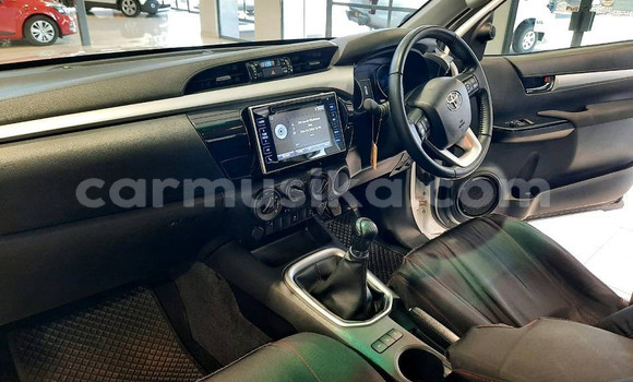 Tenga Tsaru Toyota Hilux Chena Mota in Beitbridge in Matabeleland South Tenga Tsaru Toyota Hilux Chena Mota in Beitbridge in Matabeleland South