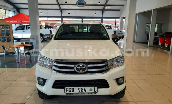 Tenga Tsaru Toyota Hilux Chena Mota in Beitbridge in Matabeleland South Tenga Tsaru Toyota Hilux Chena Mota in Beitbridge in Matabeleland South