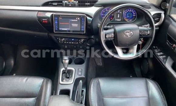 Buy Used Toyota Hilux White Car in Beitbridge in Matabeleland South Buy Used Toyota Hilux White Car in Beitbridge in Matabeleland South