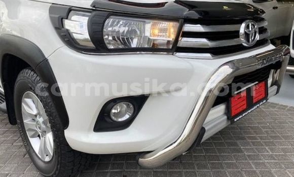 Buy Used Toyota Hilux White Car in Beitbridge in Matabeleland South Buy Used Toyota Hilux White Car in Beitbridge in Matabeleland South