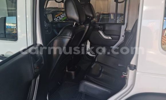 Nunua Ilio tumika Jeep Wrangler Nyeupe Gari ndani ya Beitbridge nchini Matabeleland Kusini Nunua Ilio tumika Jeep Wrangler Nyeupe Gari ndani ya Beitbridge nchini Matabeleland Kusini