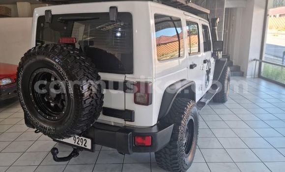 Nunua Ilio tumika Jeep Wrangler Nyeupe Gari ndani ya Beitbridge nchini Matabeleland Kusini Nunua Ilio tumika Jeep Wrangler Nyeupe Gari ndani ya Beitbridge nchini Matabeleland Kusini