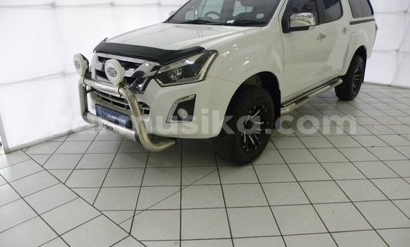 Nunua Ilio tumika Isuzu D–MAX Nyeupe Gari ndani ya Beitbridge nchini Matabeleland Kusini Nunua Ilio tumika Isuzu D–MAX Nyeupe Gari ndani ya Beitbridge nchini Matabeleland Kusini