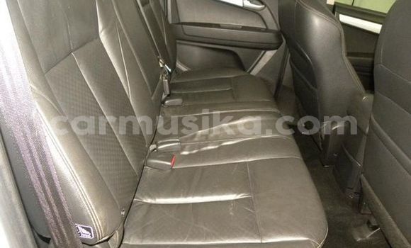 Nunua Ilio tumika Isuzu D–MAX Nyeupe Gari ndani ya Beitbridge nchini Matabeleland Kusini Nunua Ilio tumika Isuzu D–MAX Nyeupe Gari ndani ya Beitbridge nchini Matabeleland Kusini