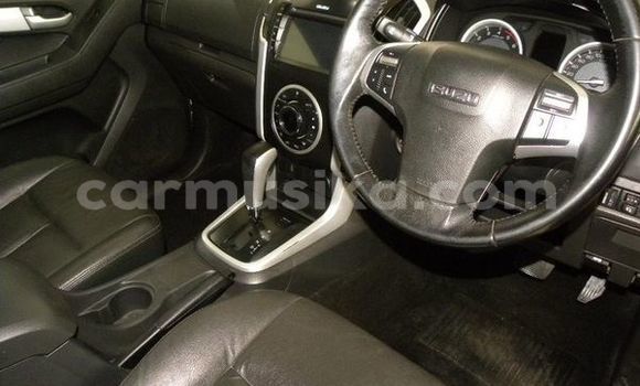 Nunua Ilio tumika Isuzu D–MAX Nyeupe Gari ndani ya Beitbridge nchini Matabeleland Kusini Nunua Ilio tumika Isuzu D–MAX Nyeupe Gari ndani ya Beitbridge nchini Matabeleland Kusini