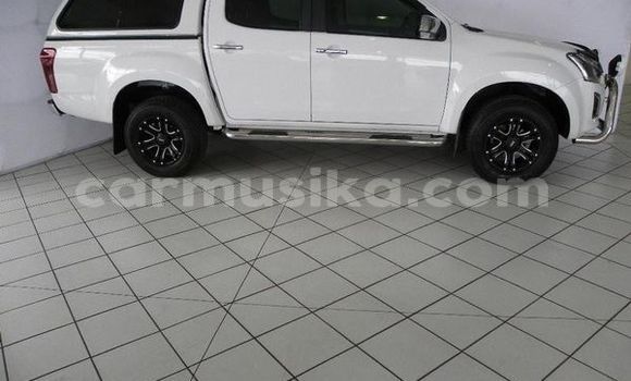 Nunua Ilio tumika Isuzu D–MAX Nyeupe Gari ndani ya Beitbridge nchini Matabeleland Kusini Nunua Ilio tumika Isuzu D–MAX Nyeupe Gari ndani ya Beitbridge nchini Matabeleland Kusini