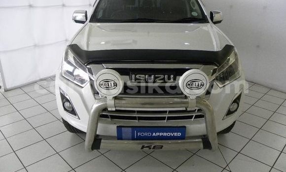 Nunua Ilio tumika Isuzu D–MAX Nyeupe Gari ndani ya Beitbridge nchini Matabeleland Kusini Nunua Ilio tumika Isuzu D–MAX Nyeupe Gari ndani ya Beitbridge nchini Matabeleland Kusini