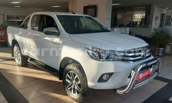 Buy Used Toyota Hilux White Car in Beitbridge in Matabeleland South