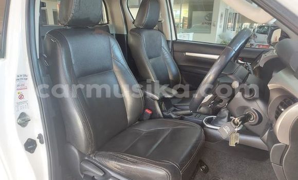 Tenga Tsaru Toyota Hilux Chena Mota in Beitbridge in Matabeleland South Tenga Tsaru Toyota Hilux Chena Mota in Beitbridge in Matabeleland South