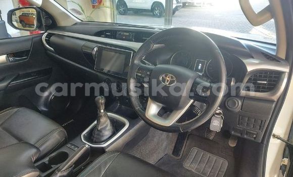 Tenga Tsaru Toyota Hilux Chena Mota in Beitbridge in Matabeleland South Tenga Tsaru Toyota Hilux Chena Mota in Beitbridge in Matabeleland South